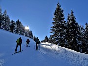 23 Salendo la pista panoramica